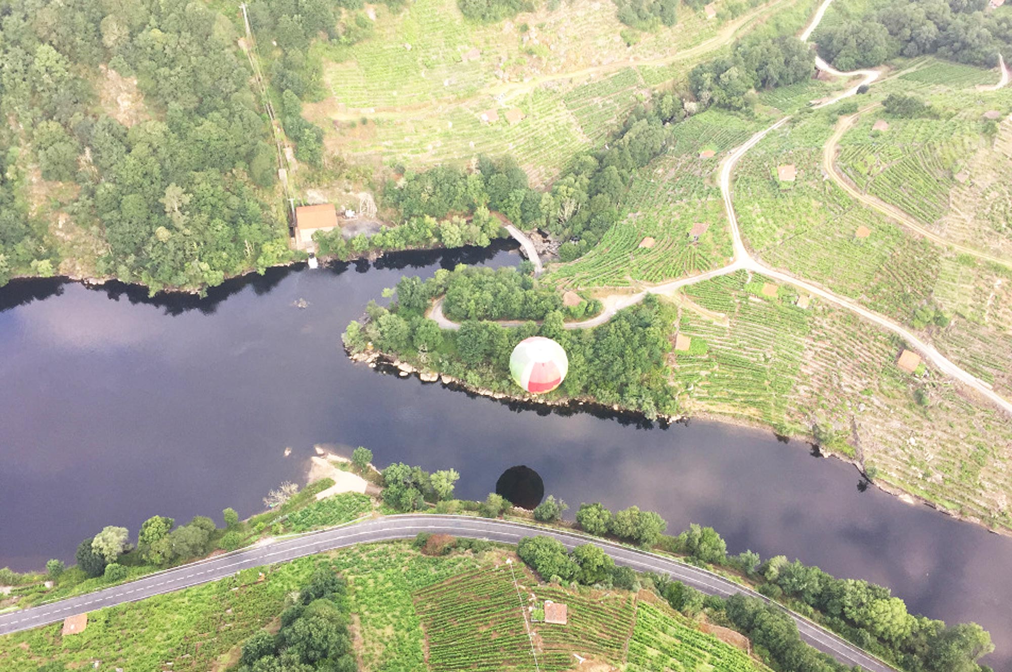 VUELO EN GLOBO SOBRE RIBEIRA SACRA